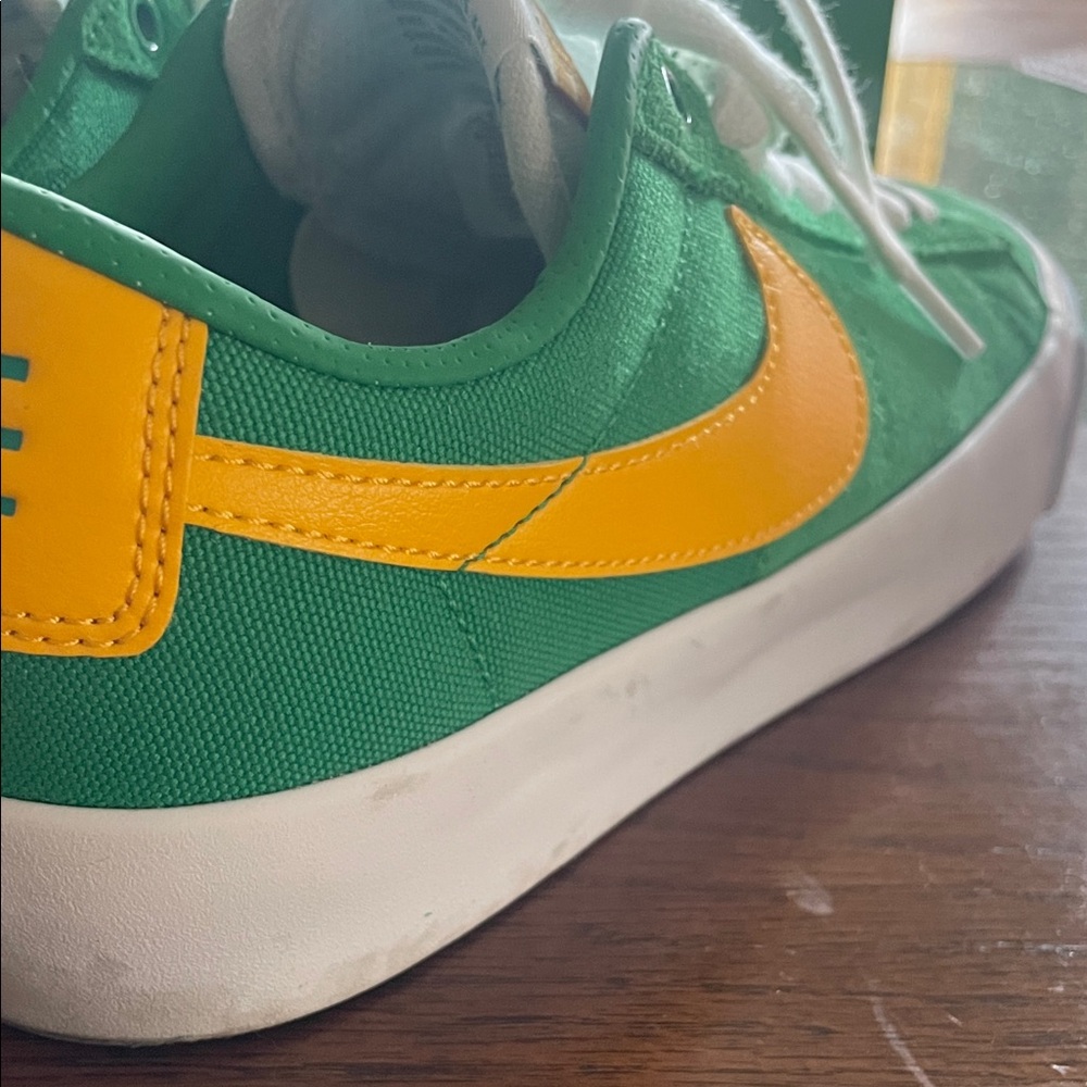 Nike Unisex Sneakers in Green and Yellow/ 6 Men’s or 7.5 Women’s - Picture 11 of 16